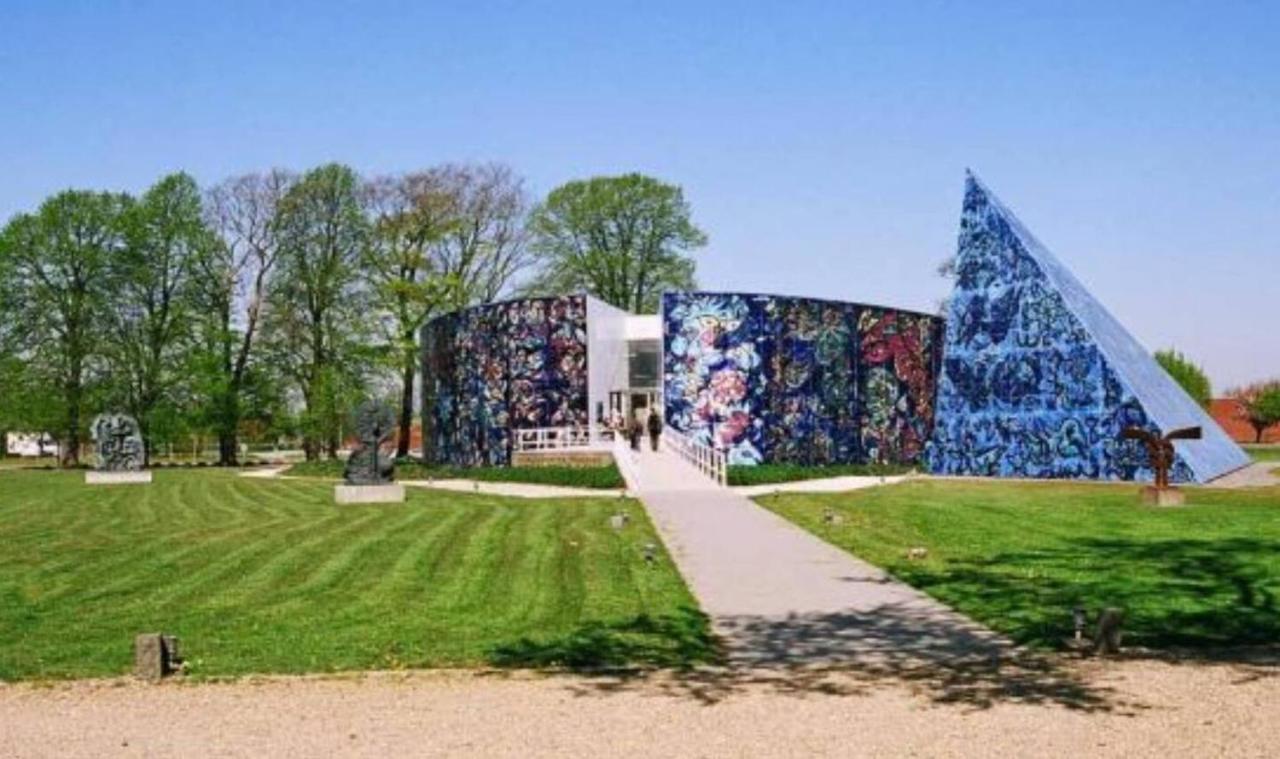 Taet Pa Centrum & Mch/Boxen - Huset Nr. 11 Herning Luaran gambar